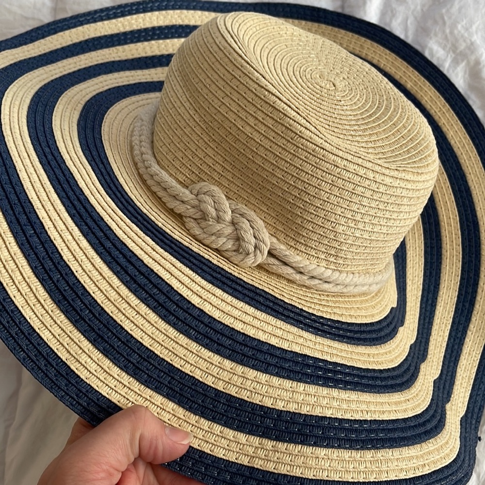 Sun hat - Picture 3 of 3